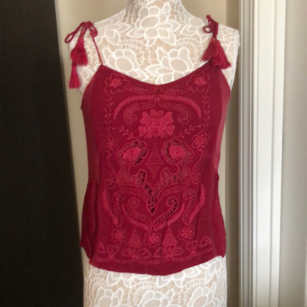 NEW without tags embroidered LUCKY BRAND sleeveless top size XS deep red color